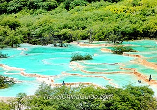 Multi-color pond in Huanglong 